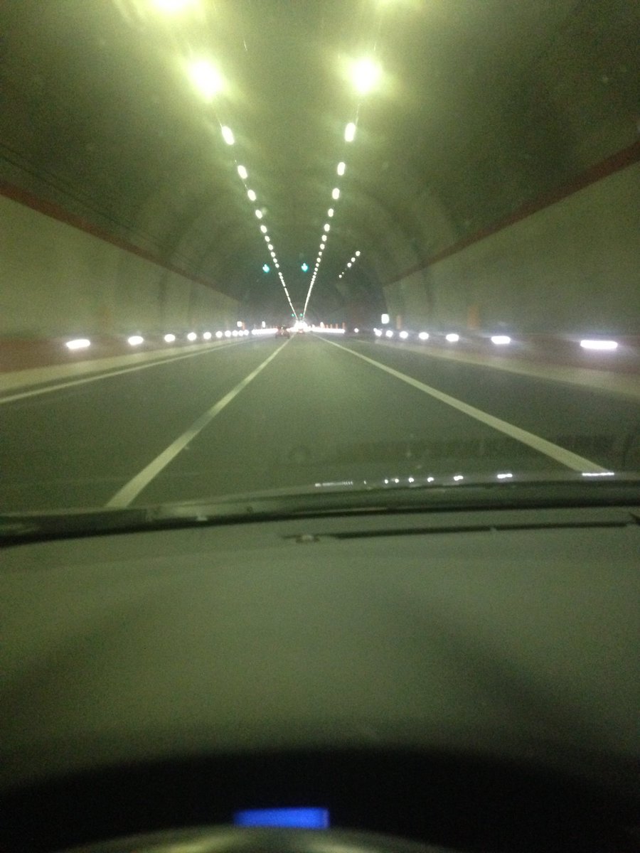CarloOttaviano's tweet photo. Senza parole: autostrada Salerno-Reggio Calabria senza cantieri e deviazioni e perfino con le gallerie illuminate. Ho atteso appena 61 anni. https://t.co/pN0rwxeWD4