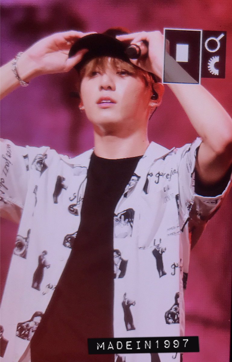 madein1997_jk's tweet photo. 170804 뮤뱅 싱가폴 #정국 #방탄소년단 @BTS_twt 앞머리 어쩜이래 멍뭉이 귀염탱이 https://t.co/s6dLbD6GDK
