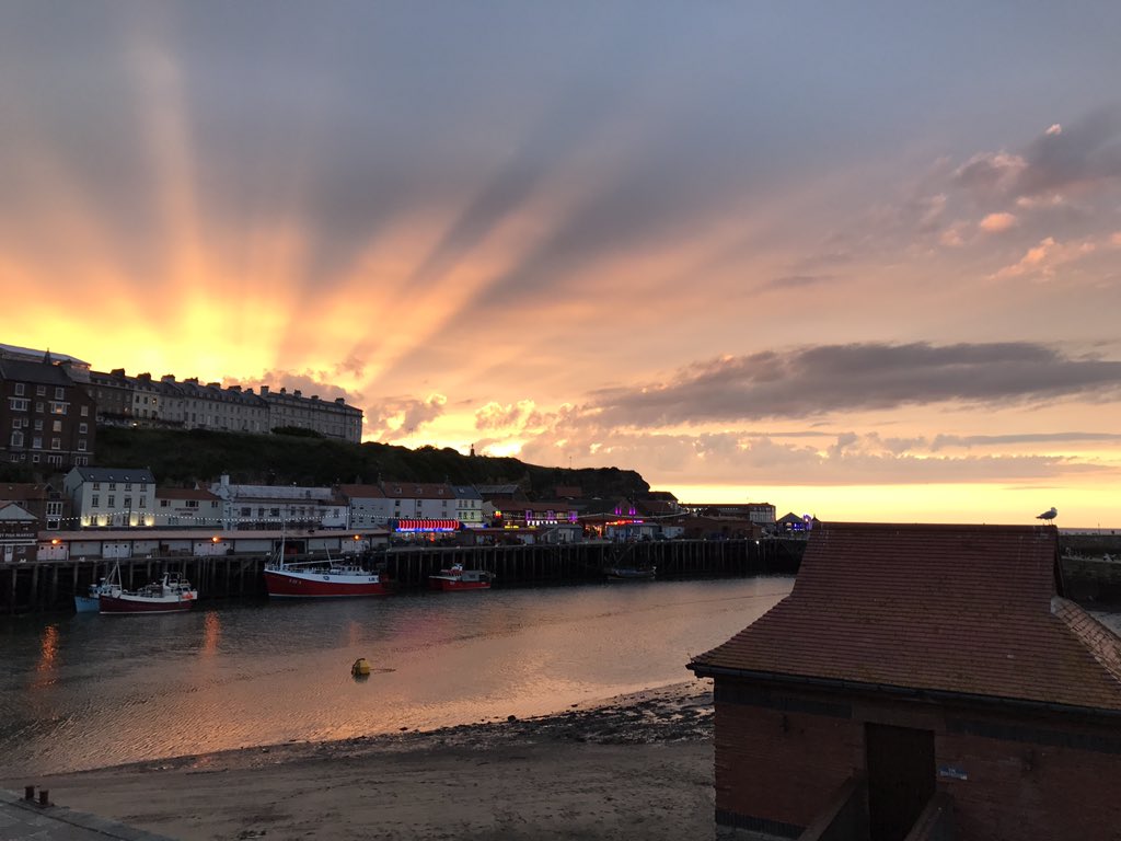 PhilTrumper's tweet photo. @BBCNews Why bother queuing to get into the EU when you can come to a beautiful place like #Whitby @gazetteinwhitby @DiscoverCoast @YorksCoastRadio https://t.co/tKC16xXc7y