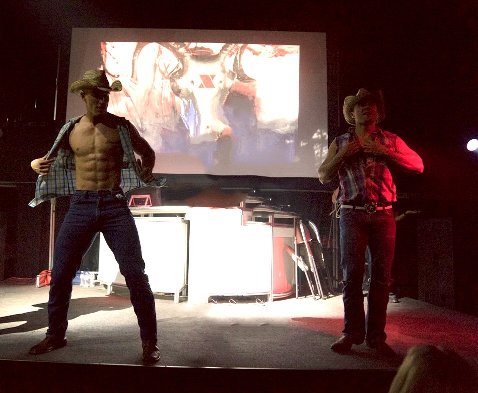 Two cowboys are better than one! 🤠🤠

#fridayfeeling #comingsoong #menshowlive #sexysummer #countryboy #countryboytakemeaway