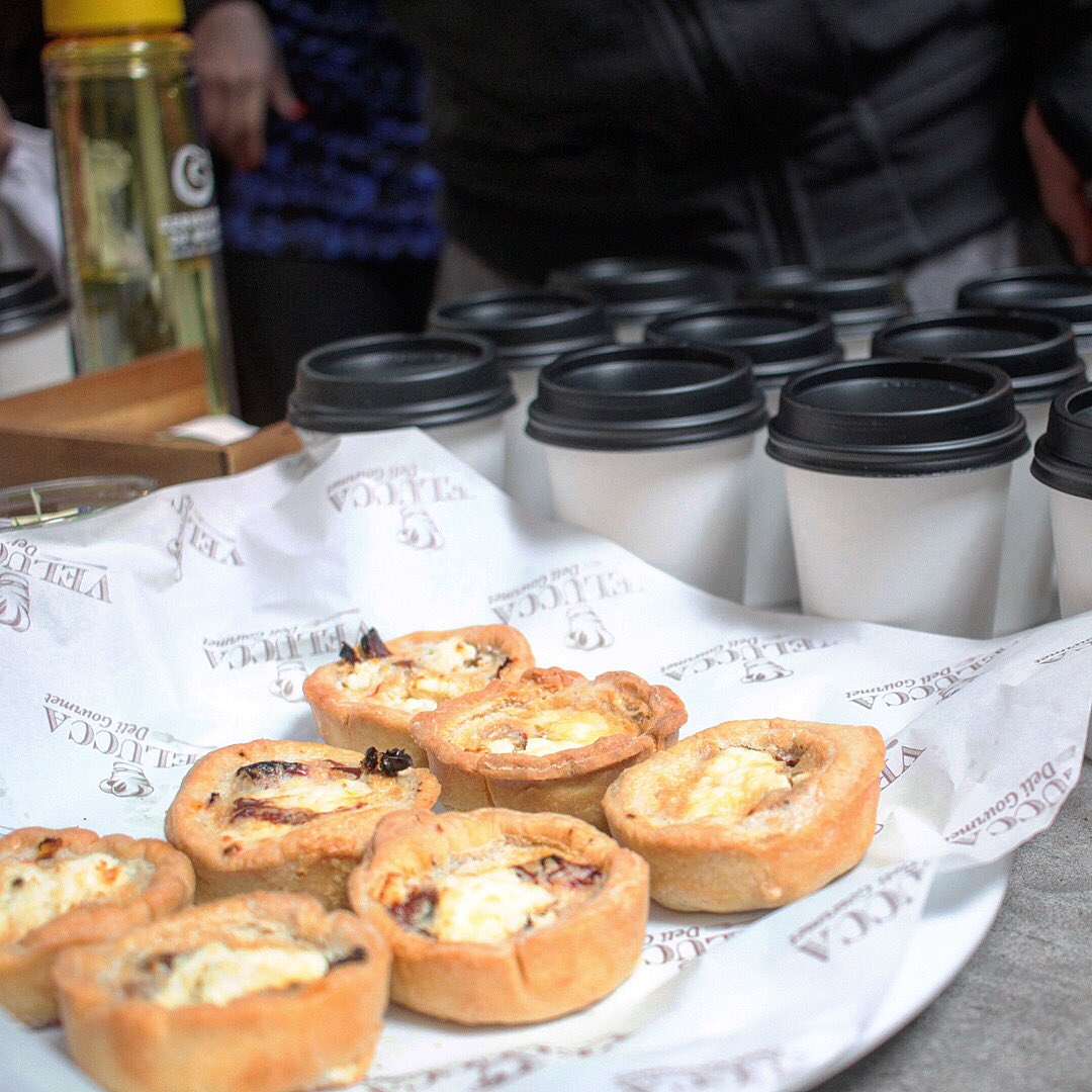CervecerosdeMex's tweet photo. Así nuestro desayuno con #CervezaDual después del spinning del
#DíadelaCerveza, ¿tú que desayunaste? https://t.co/8KusFibYVE