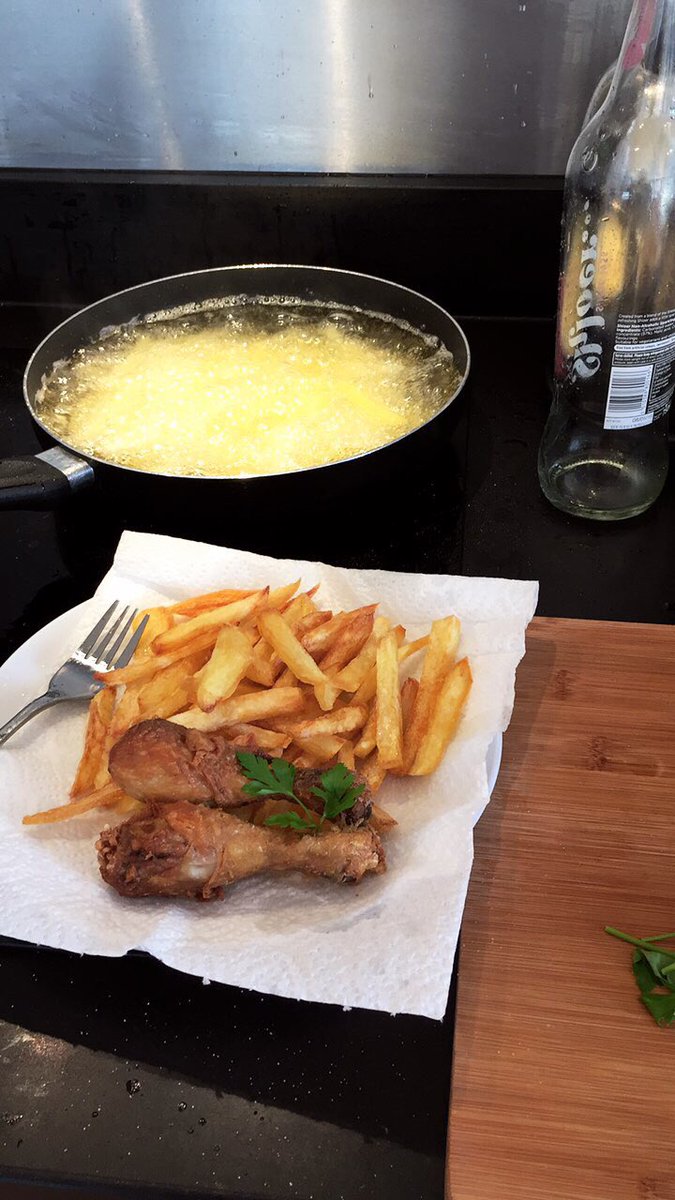LeelyBex's tweet photo. There are two types of pple on my house #friedsquad #boiledsquad #chefAlee aka house girl lol https://t.co/HZ1eX6hEbN