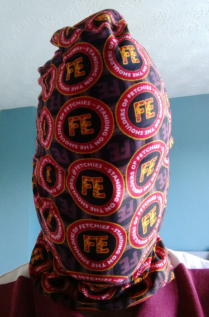 hallucyn8's tweet photo. Just received my new @fetcheveryone buff. This is how you're supposed to wear it isn't it? #NewRunningKit https://t.co/H6oYDzINzn