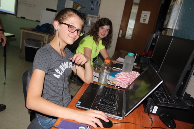 WCSDProud's tweet photo. Kids in Young Hacks Academy @SchroederHS use tech 2 develop real-world leadership skills while making computer games. #programmersoftomorrow https://t.co/mlOf8NNpoi
