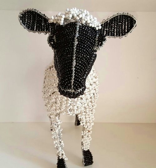 NB_AFRICA's tweet photo. Don't miss out on this sheep!🐑
Buy it here https://t.co/bbtMPbtKWj
#Sheep #BeadAnimals #Wirebead #AfricanArt #ObaaaaamaDay #ObamaDay https://t.co/0wcUyRMet8