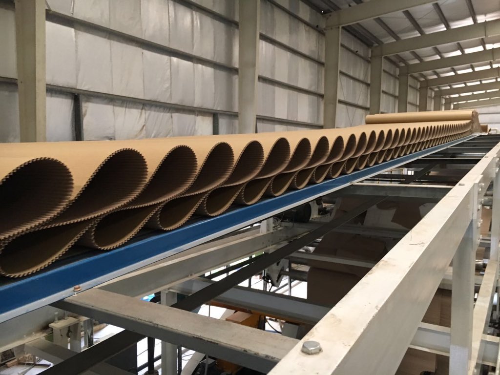 Our automatic 7ply corrugated cardboard production line.  Running in Pakistan customer' factory.  Karachi. 

Whatsapp: +8618232890927