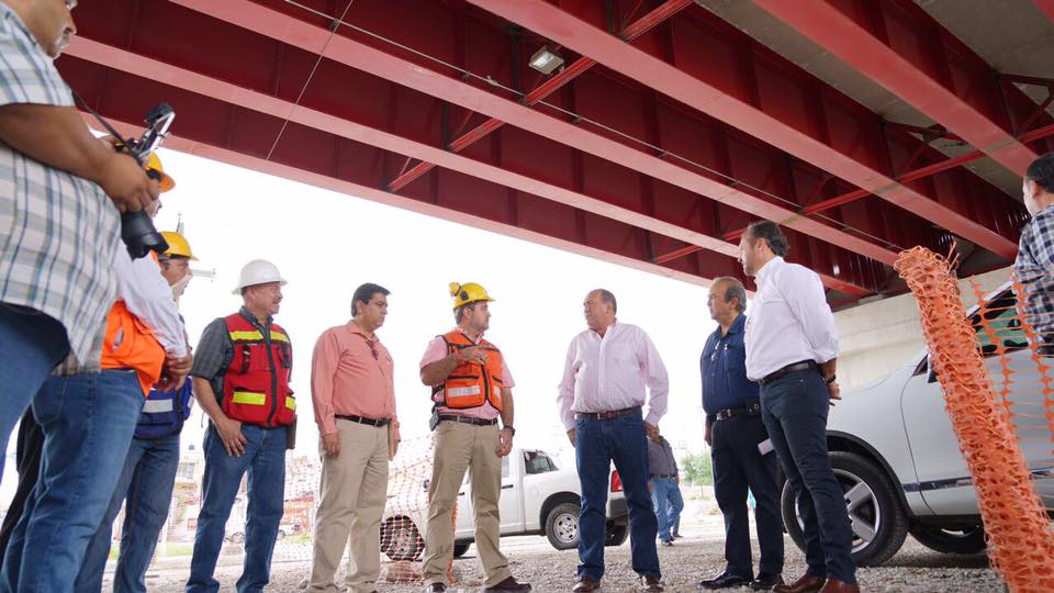 SIDUM_Coahuila's tweet photo. Supervisión del Puente en el Blvd. Harold Pape en la Ciudad de Monclova. #MasObra #Coahuila #Monclova https://t.co/o0gCYcjlYv