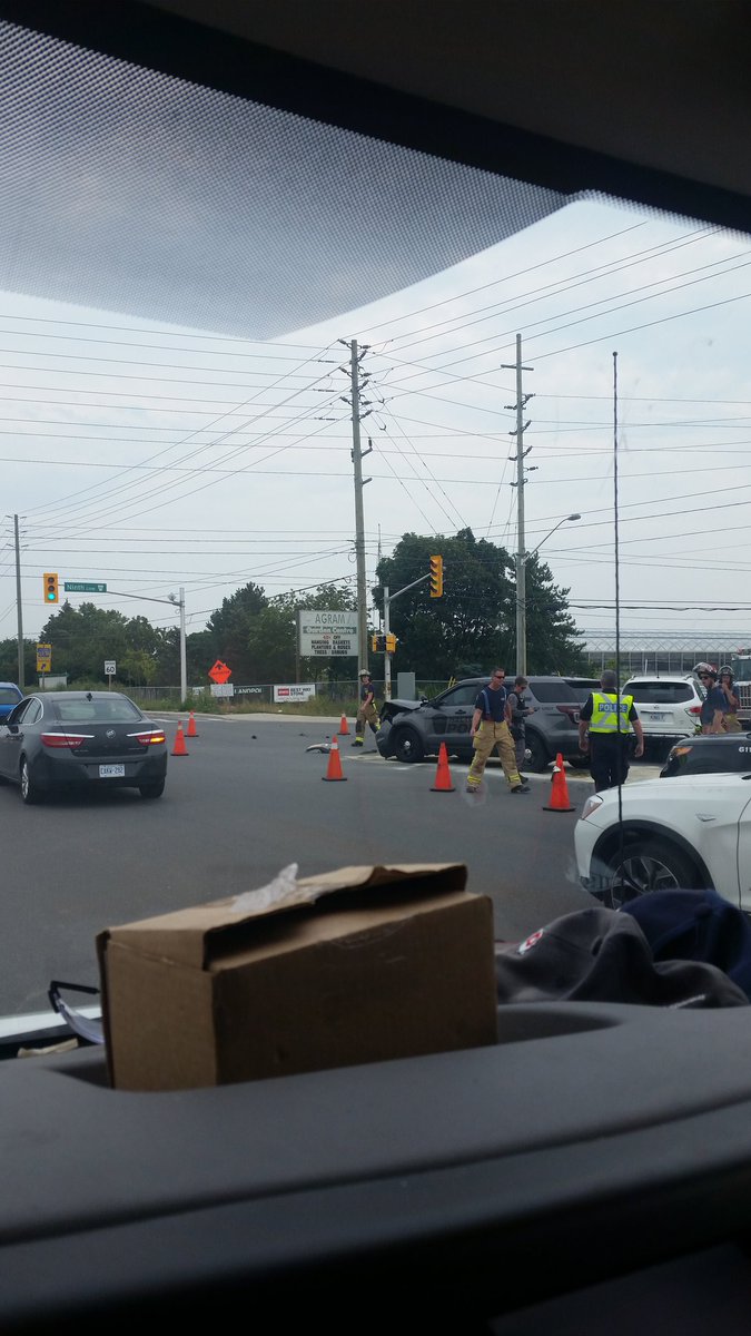 Jbuki7's tweet photo. @1010traffic ninth line and dundas oakville. Police suv  accident https://t.co/rHNKXB76gJ