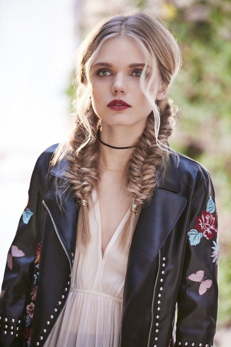 ghdFrance's tweet photo. On vous dévoile tous nos secrets pour réaliser l'incontournable tresse épi ❤️https://t.co/jfMScn85ys #ghdhair #tuto #hairtutorial #fishbraid https://t.co/5cUS5Xunqs