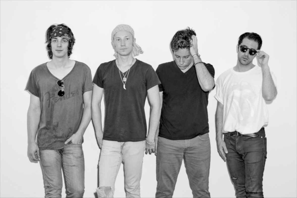 V Magazine tweet media