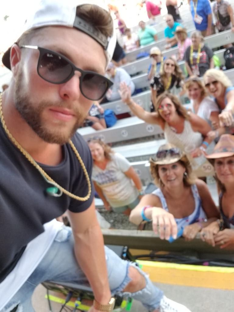 amyhowell24's tweet photo. @WhiskeyRiff @country_concert is the absolute best!!! https://t.co/QBEhTajEAa