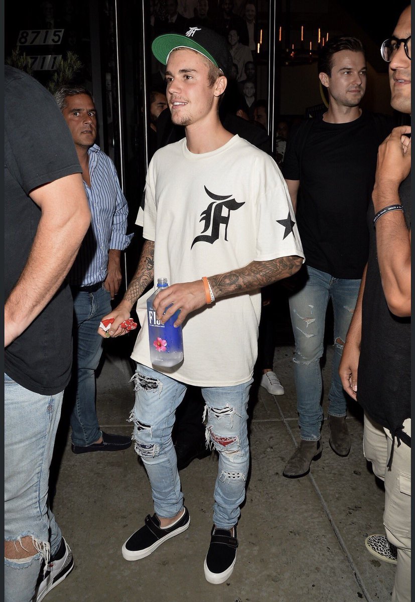 ibieberthought's tweet photo. He just looks so good 😍 https://t.co/VuRIf3FuJg
