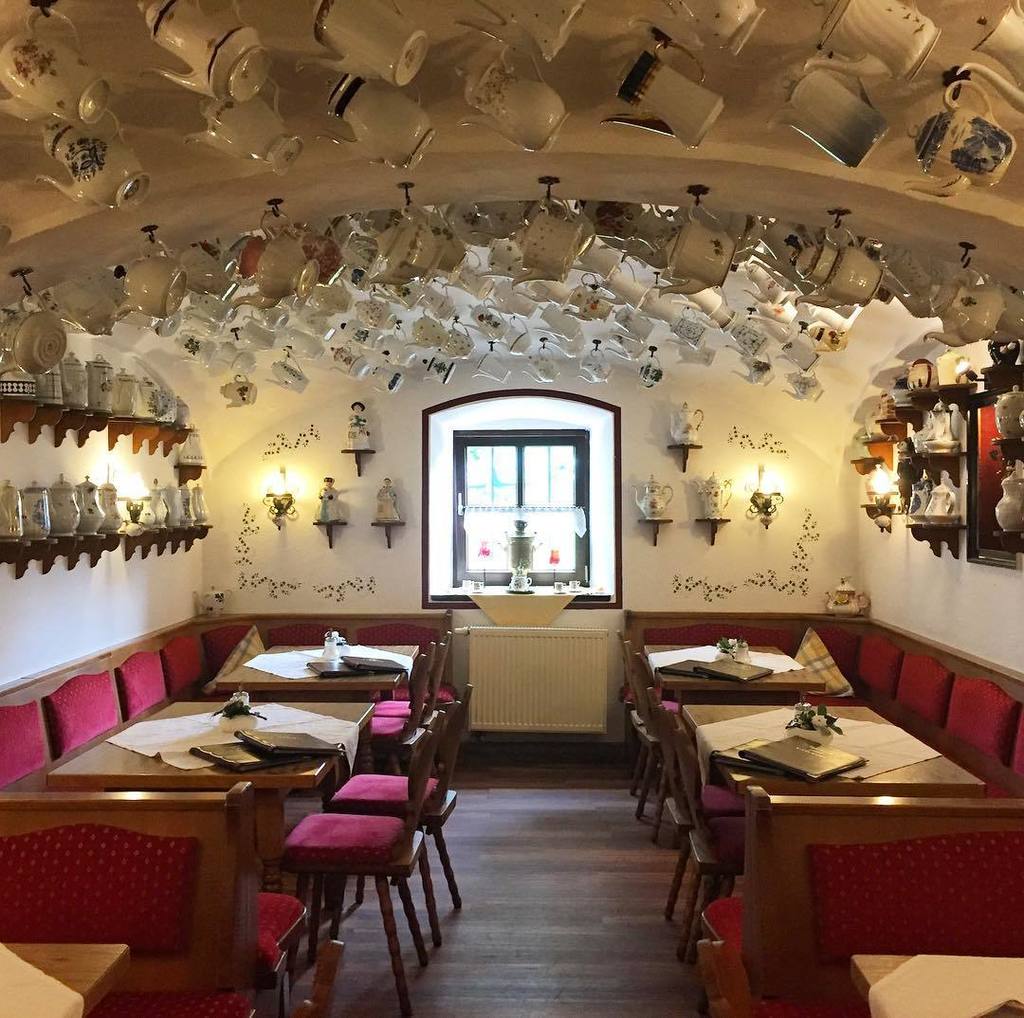 kahandra's tweet photo. What a nice decoration 😃☕️ #Windbeutelgräfin #ruhpolding #vacation #bavaria #urlaub #bayern #traunstein #kaffeekan… https://t.co/ivkRDIsNwn https://t.co/Wkl1xPBlDL