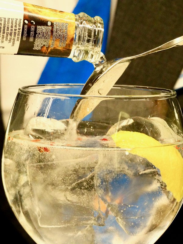 LaKedadaBilbao's tweet photo. De visita en #bilbao. 
#Gintonic #bilbaoNight 
@LaKedadaBilbao @Ilunionhotels #Bilbao
#GinLunion https://t.co/CEK7XGXt1E