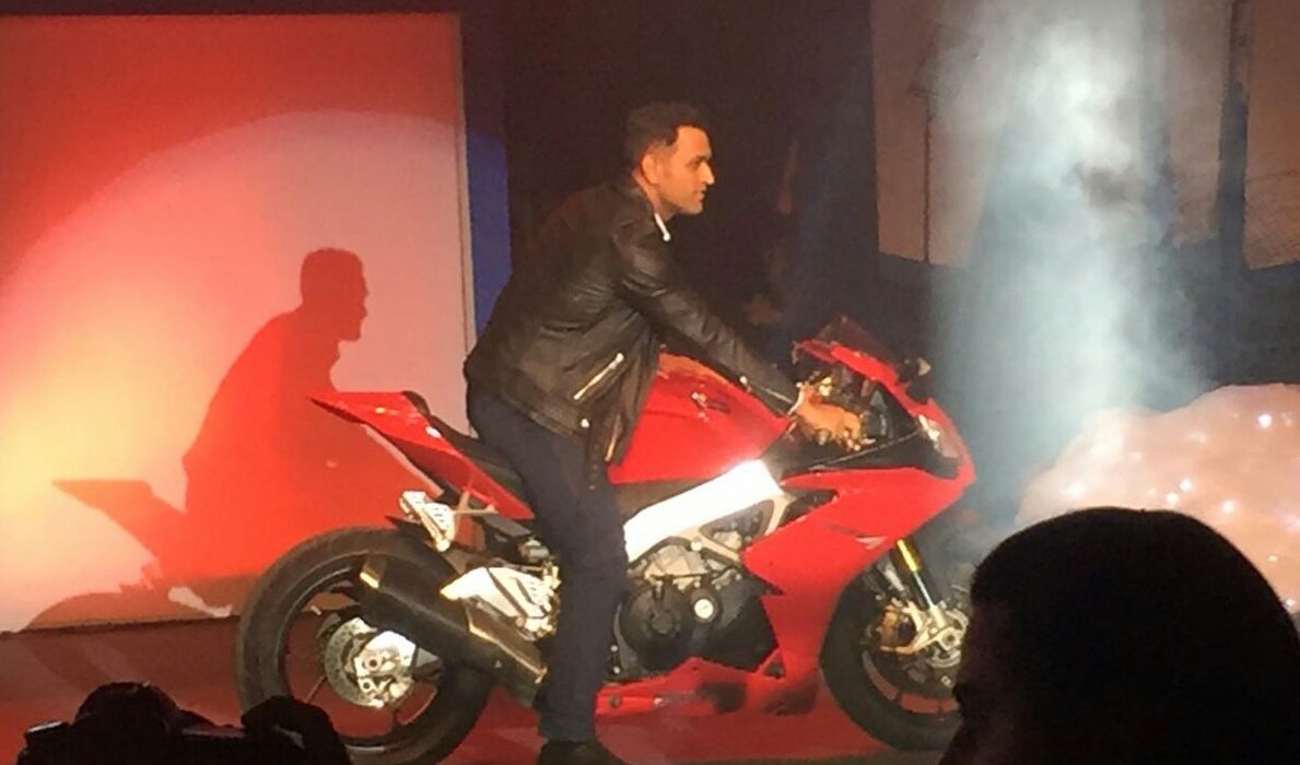msdhoni_forever's tweet photo. The #guy is #ready To Race #MSDhoni #msd #msdhoni 😘 🔥 https://t.co/HgXS4cOier