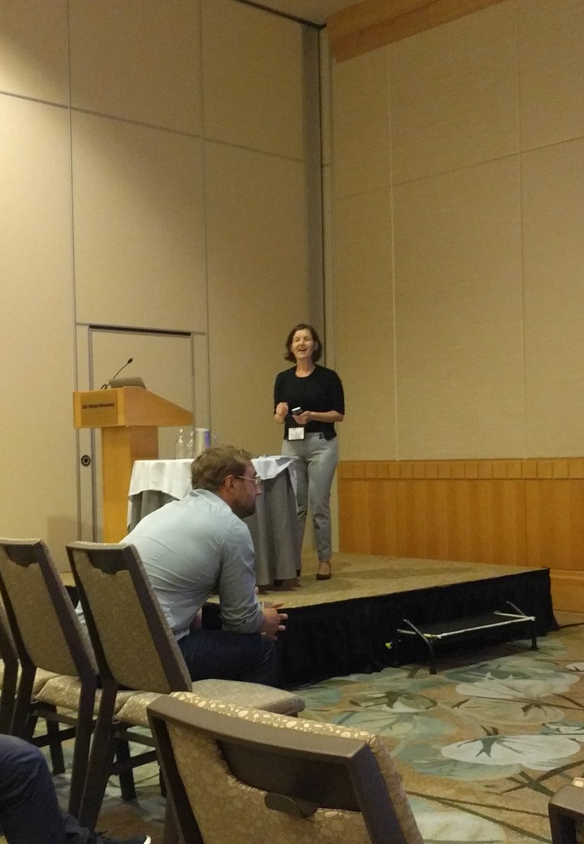 jakelever0's tweet image. Dina Demner-Fushman kicks off #BioNLP at #acl2017nlp