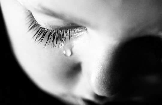 Sükûtumu suskun olan dil bilir
Yalnızlığımı sahradaki su bilir
Tutsaklığımı kafesteki kuş bilir
Hicran olan sızımı sinemdeki akan yaş bilir.