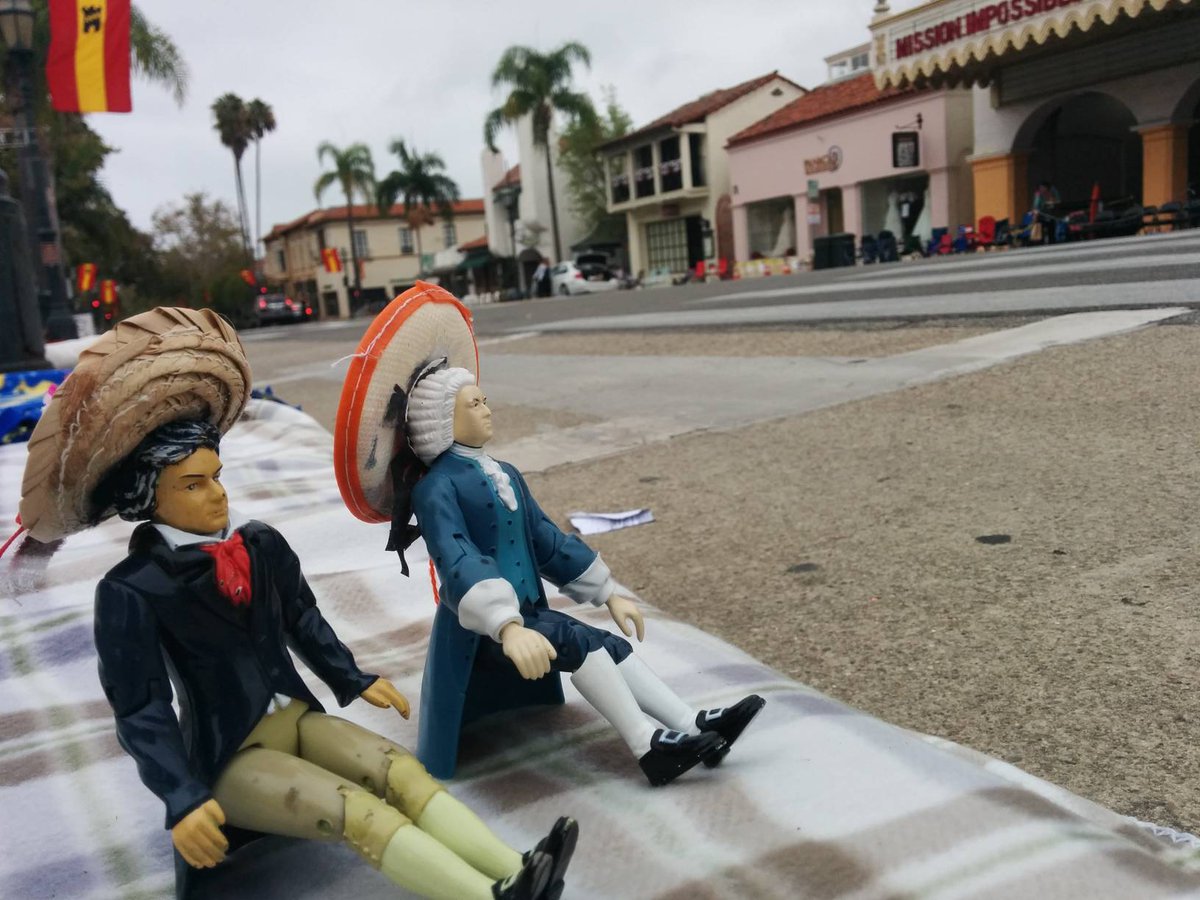 SBBreakingNews's tweet photo. ¡Viva La Fiesta amigos! Pequeño Beethoven y Pequeño Bach enjoying #sbfiesta weekend. #oldspanishdays #santabarbara #TinyBeethoven #TinyBach https://t.co/BGnWkxpSxn