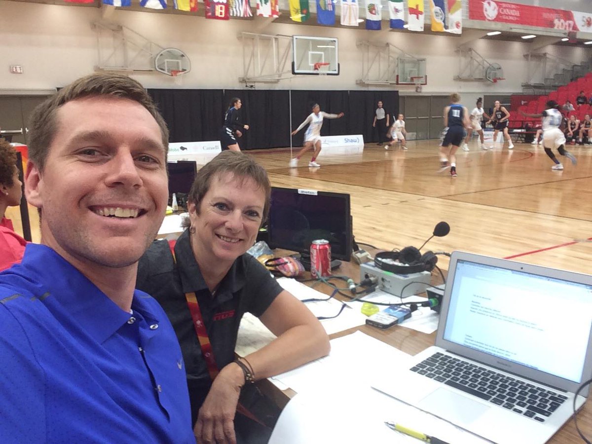 joii_ca's tweet photo. #Entrepreneur passionné sur un de ses terrains de prédilection 🏀 @MaximePGosselin #JCG2017 @2017CanadaGames https://t.co/LFsLH9xwd9