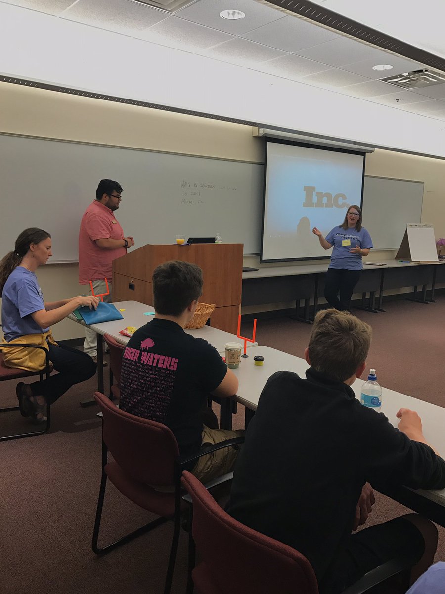 Duhawks4Peace's tweet photo. Sergio Perez, Director of Intercultural Programs at Loras College prepares to speak to the Peace Fellows about Vulnerability! ✌️ https://t.co/WQ4oRd1Wd5