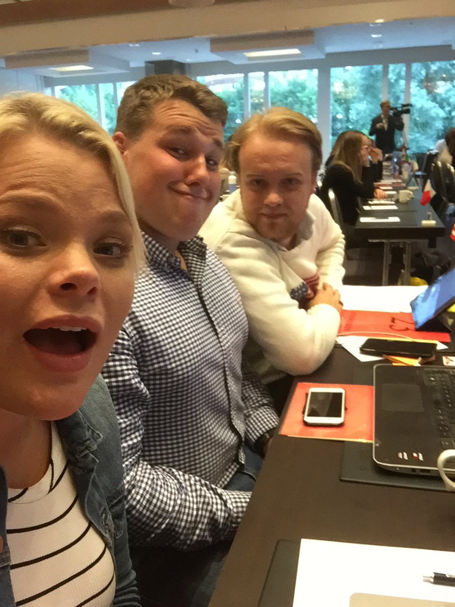 FrHelle's tweet photo. USA delegasjonen tenker kvalitet foran kvantitet #ansa17 #jeppsipepsi #makeANSAtrendagainagain https://t.co/rvE9xuX1Y0