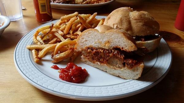 Lobobrooklyn's tweet photo. This Friday go with a Lobo classic for #lunch - the Chicklahoma #friedchicken sandwich! #fridayfeeling #brooklyn #texmex https://t.co/saVXubTGe5