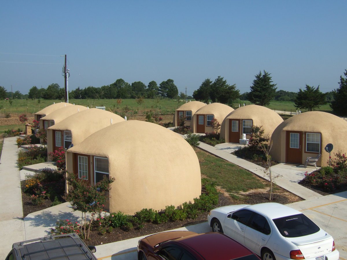 Domes4Homes's tweet photo. This dome village is earthquake, hurricane and fire resistant, &amp; energy efficient!  #domes #construction #ecofriendly #Design #sustainable https://t.co/UGuik0Er4O
