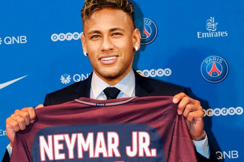BleacherReport's tweet photo. Neymar to PSG — A look inside the world's biggest transfer deal https://t.co/K0W0VoYXrR https://t.co/qMjHtWsHG0