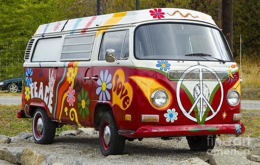 1WORLDPEACESIGN's tweet photo. OK @vwgroup_de your granpa's old #peacevan or the new #VW u cant put the old peace sign on that.Its time for #WorldPeaceSign @VW @vwgroup_en https://t.co/GGmli08JPa