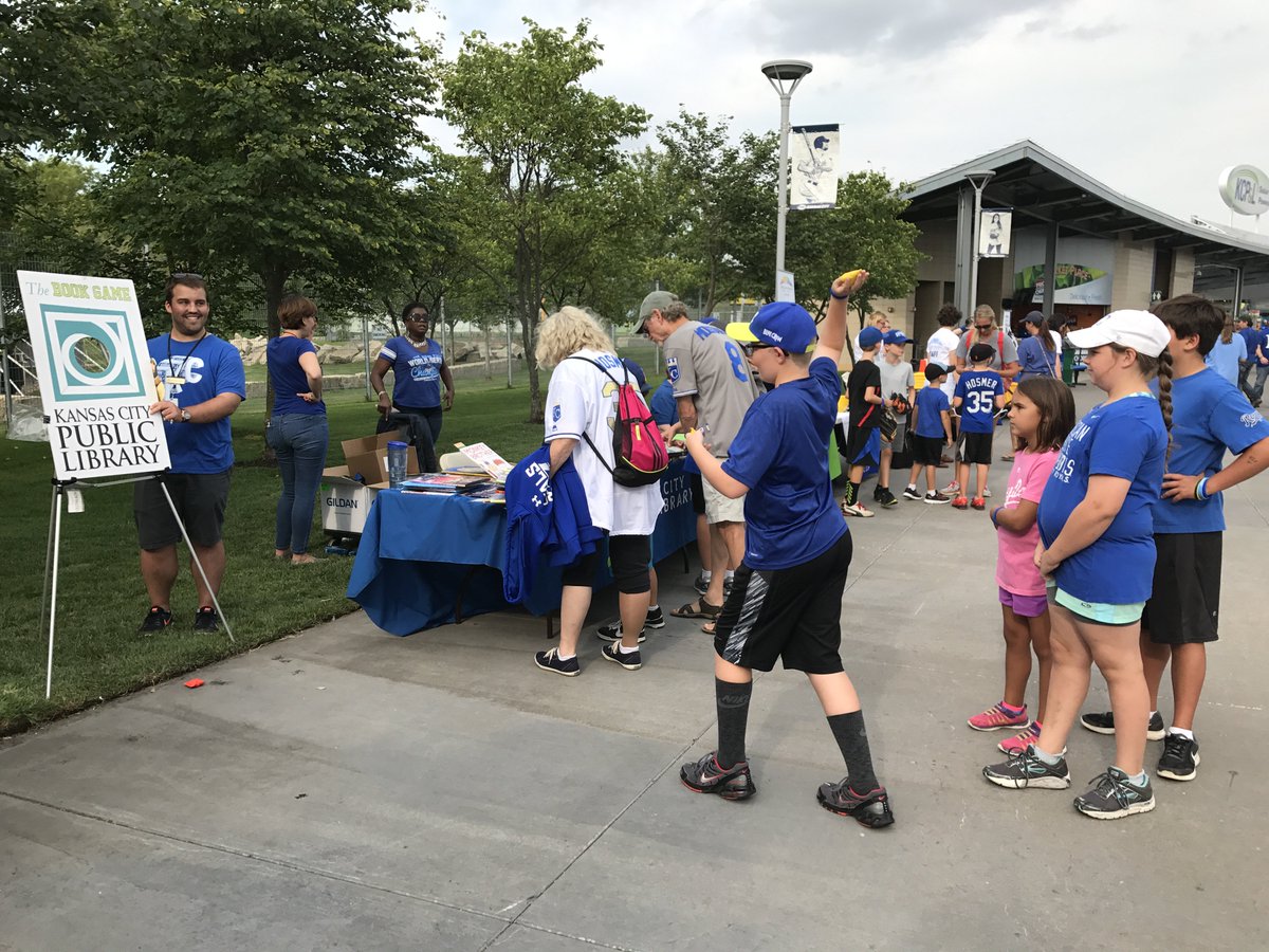 KCLibrary's tweet photo. A huge thank you to everyone who came out to #LibraryNightAtTheK! See more photos here:  https://t.co/fXxXhpHDq2 https://t.co/YI7WEo45PF