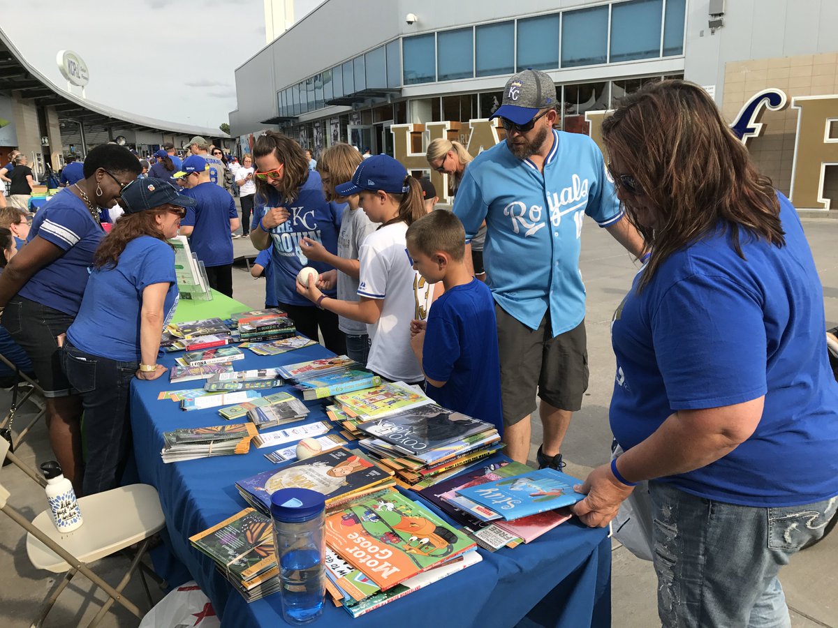 KCLibrary's tweet photo. A huge thank you to everyone who came out to #LibraryNightAtTheK! See more photos here:  https://t.co/fXxXhpHDq2 https://t.co/YI7WEo45PF