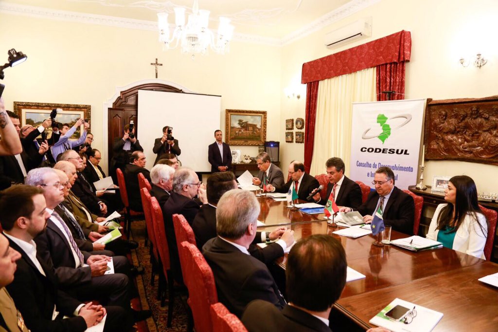 RaimundoColombo's tweet photo. A partir de hoje assumo a Presidência do #Codesul, renovando o compromisso de integração e desenvolvimento de #SC #RS #PR e #MS https://t.co/wQ26DDUuTd