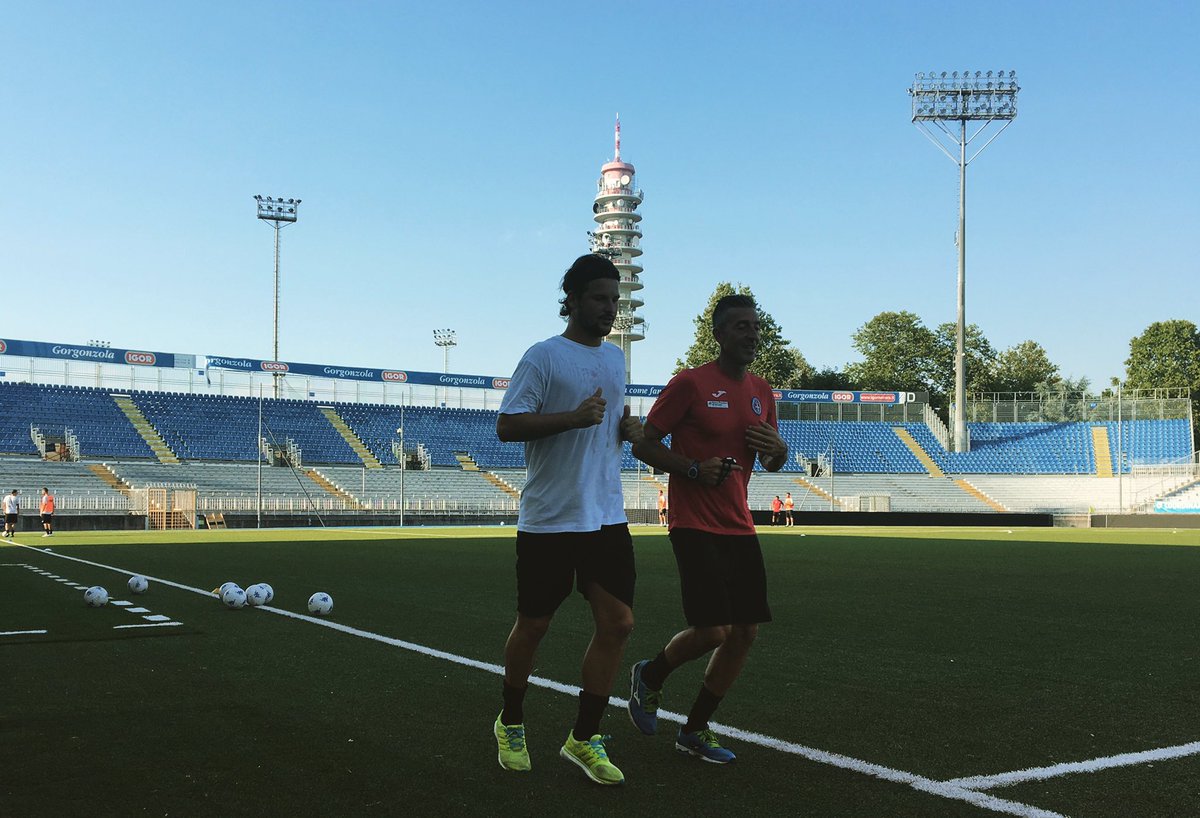 ⚪️🔵 <a href="/rikym87/">Riccardo Maniero</a> al primo giorno...d'Azzurro, l'attaccante al lavoro al Piola 😍 #andumafiöi #benvenutoinazzurro