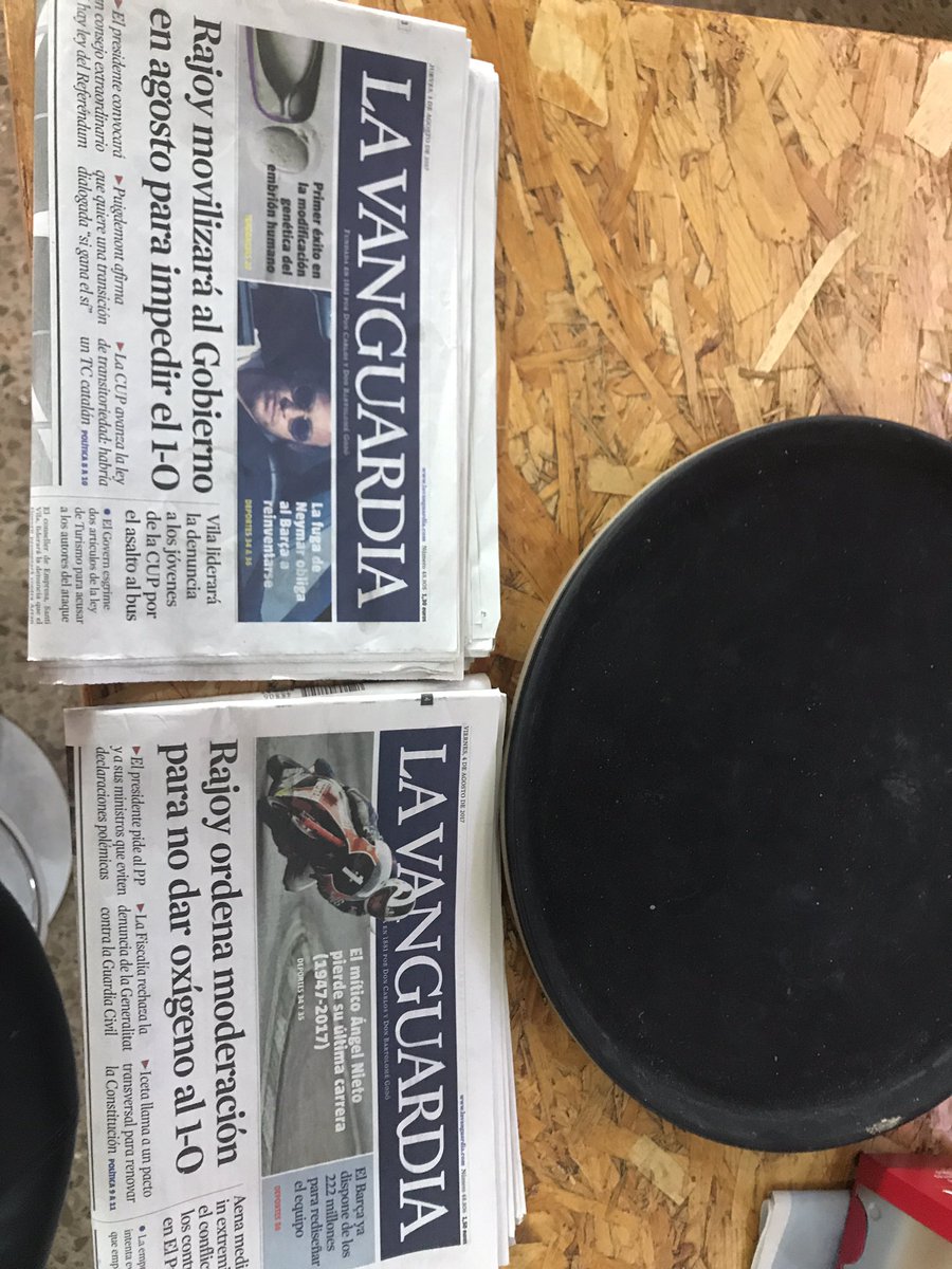 roger_fricat's tweet photo. La de dalt és la d'ahir, la de baix la d'avui. Viuen un rotllo bipolar molt interessant #tolocos https://t.co/YzIY27om98