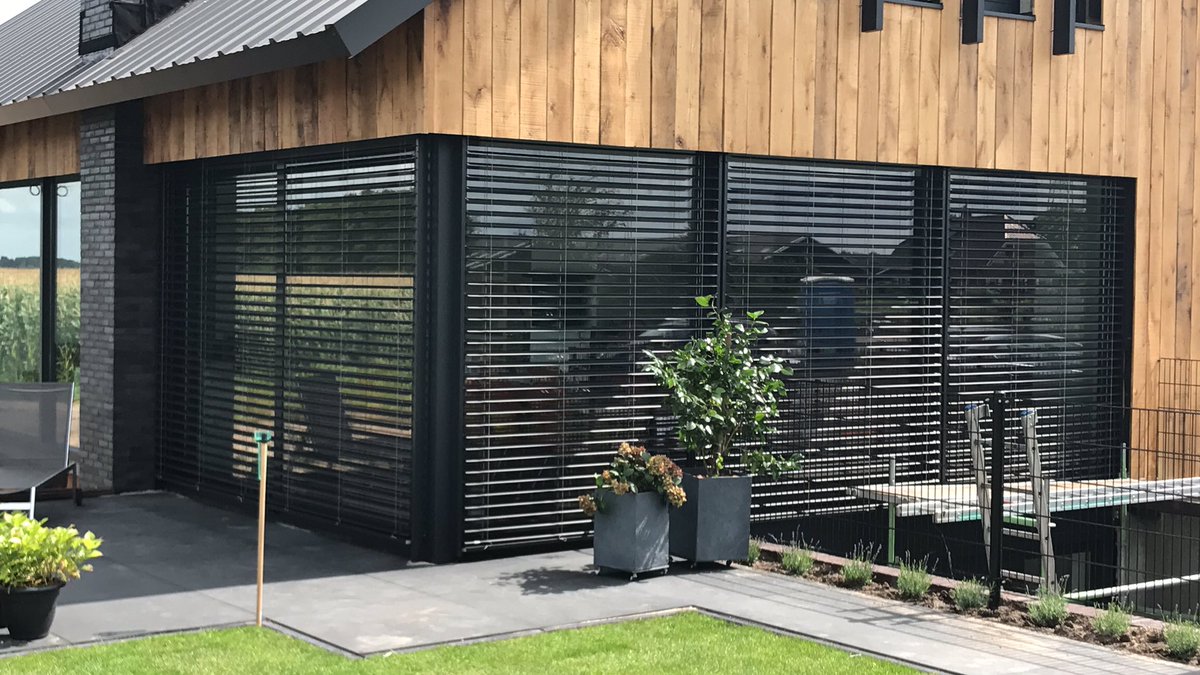 Vandaag een prachtige dag voor onze #roma #buitenjaloezieën #somfyio.