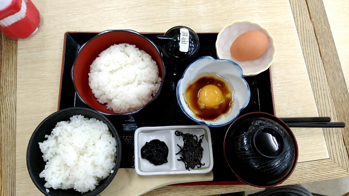 TKG！TKG！ご飯とご飯と生卵と生卵それが「卵かけご飯定食」だッ！！