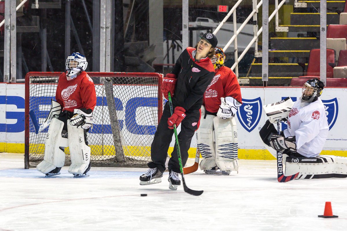 retweetDetroit's tweet photo. RT @DetroitRedWings: .@tylerbertuzzi helping coach this morning at day 3 of youth camp #forthekids #drwyc #lgrw https://t.co/dga1kzIU3o