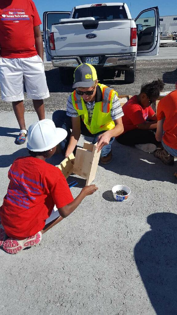 ESS_emerysapp's tweet photo. We're building birdhouses too!! #construction #buildingfutures #ESSway #happyfriday #buildingcommunitiestogether @UCBUILDERS https://t.co/CiHHWgmt9Q