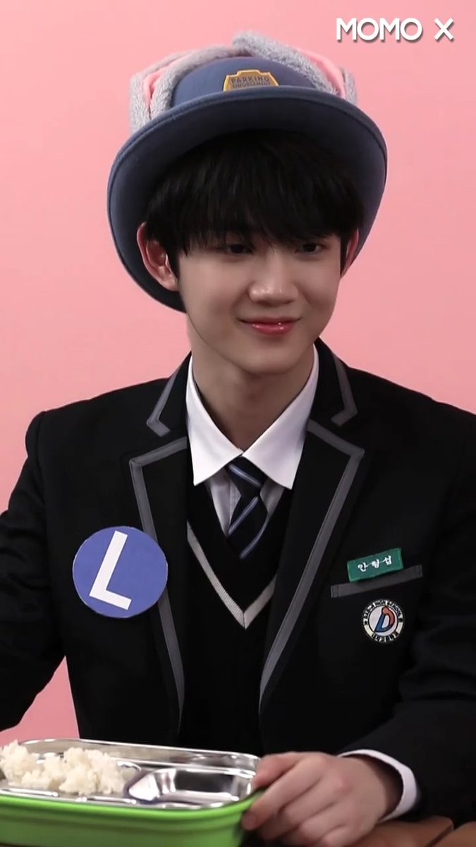 Enka_squid's tweet photo. อูจินมีตุ๊กตากระต่ายบนเตียง นึกถึงกระต่ายก็นึกถึงฮยองซอบ พร้อมหัวใจนี่แทนดวงใจสินะ ♥ ปล.มีเปลี่ยนท่าด้วย เขี้ยวกอดบ่อยแน่เลย 55 #อูซอบ https://t.co/R3wREDbdHY