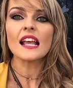 pepindeleon's tweet photo. - Gloria, están allanando el Movimiento Cívico Nacional.

- ¡Me pela la verga! https://t.co/E2lJ4iAsdl