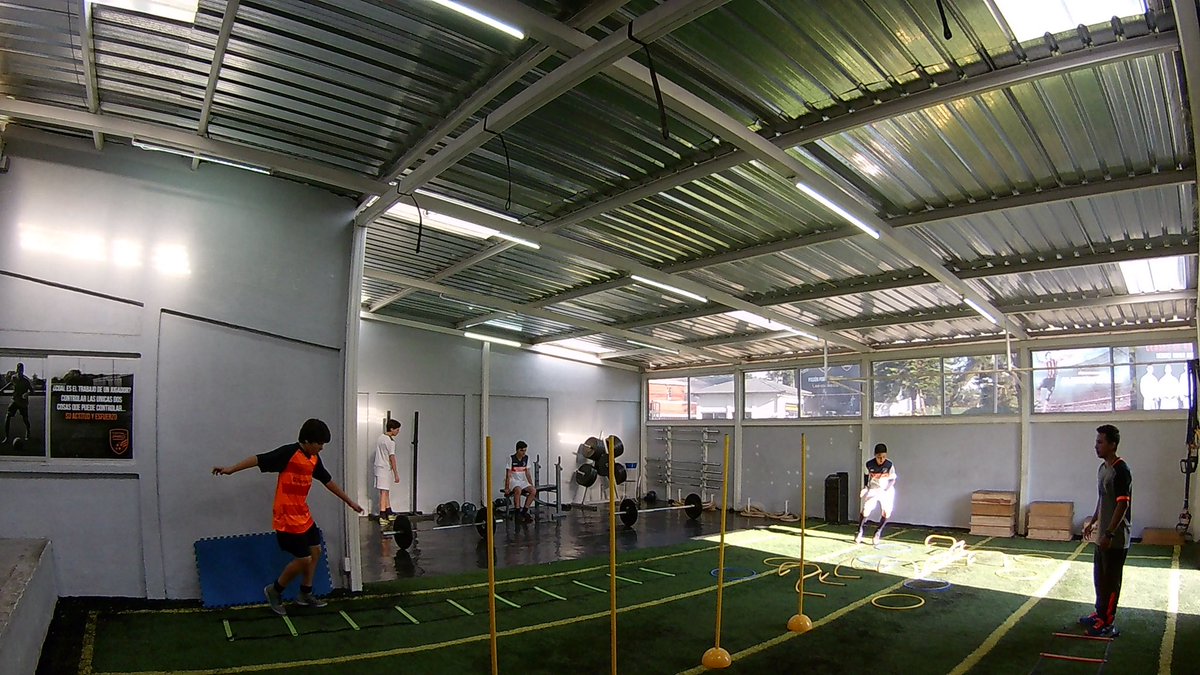 PedroFloresGST's tweet image. Un día en la oficina #TotalPerformance