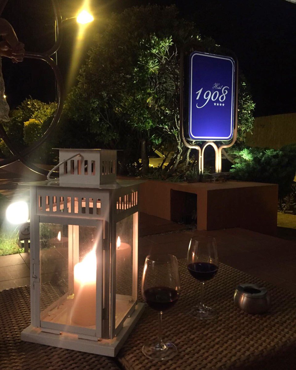 1908_fdm's tweet photo. Romantic glass of wine before dinner? Call our barman Marco over to help you select the perfect wine 🍷
.
.
.
#hotel1908 #fortedeimarmi #wine https://t.co/pKAI9AcMCT