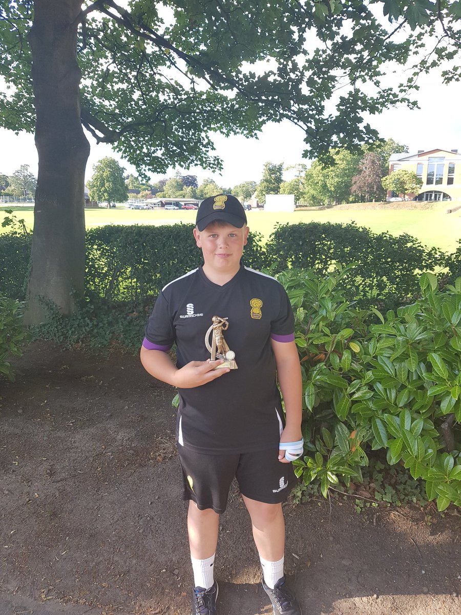 CheshireCB's tweet photo. We may not of won the overall trophy but James O'Sullivan picks up the top batter award. @ShrsFest. @davenhamcc https://t.co/Af2uliraBd