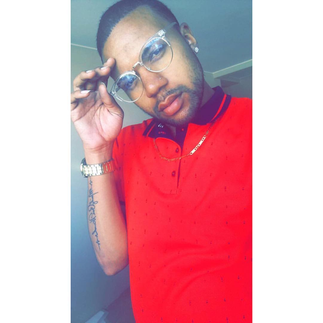 _RodneyD_'s tweet image. I switch it up #LGBTbabes