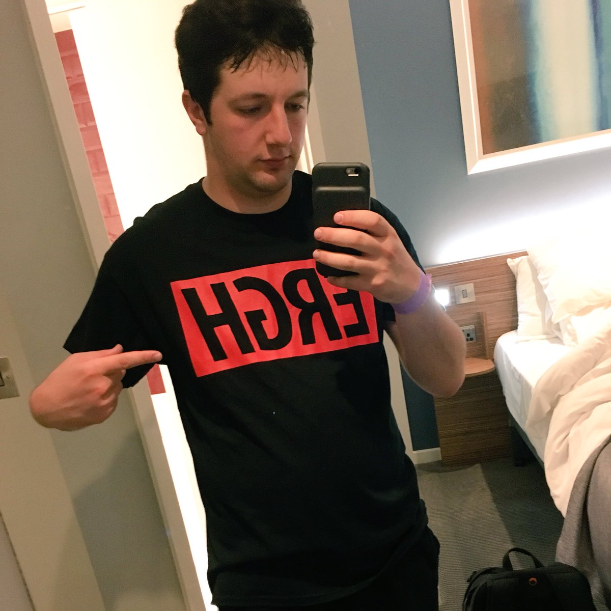 𝘽𝘼𝙍𝙀𝙇𝙔 𝘼𝙇𝙄𝙑𝙀 O O Ergh Ldn Was Crazy As Fuk Thanks For Making Our First U K Show Unforgettable Now I M Rushing To The Airport For This Weekend In Spain T Co Lh0m5fy9rd