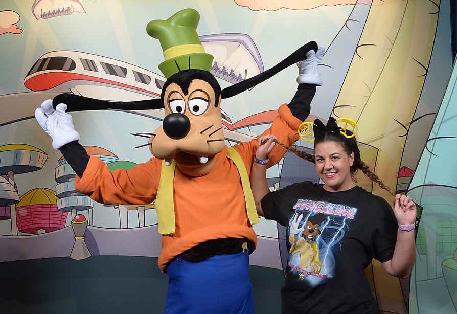katetaugusto's tweet photo. Just Goofin' around!!! #goofy #agoofymovie #powerline #3dears #epcot https://t.co/OTgiuYVAyi
