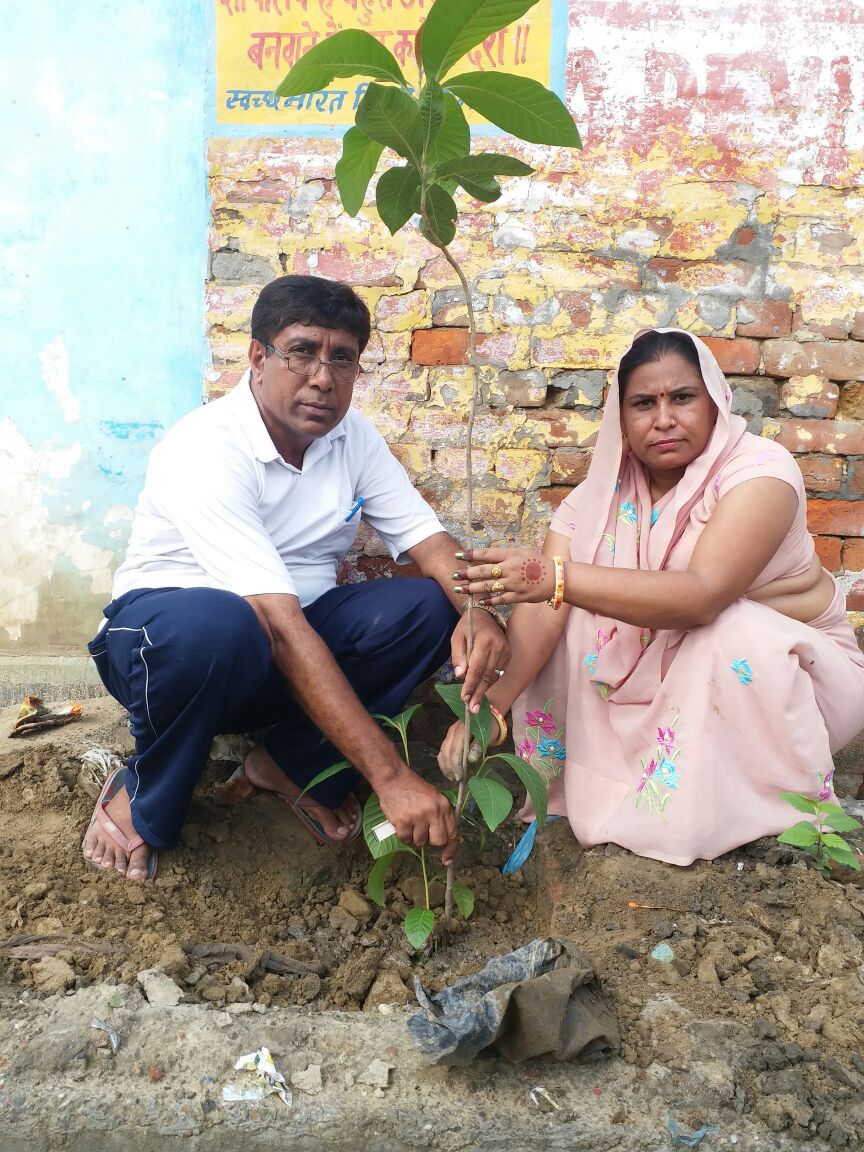 AmarpalInsa8408's tweet photo. @Gurmeetramrahim #MegaTreePlantationDrive Thanku Papa G.😘 https://t.co/VLJGl1eKx7