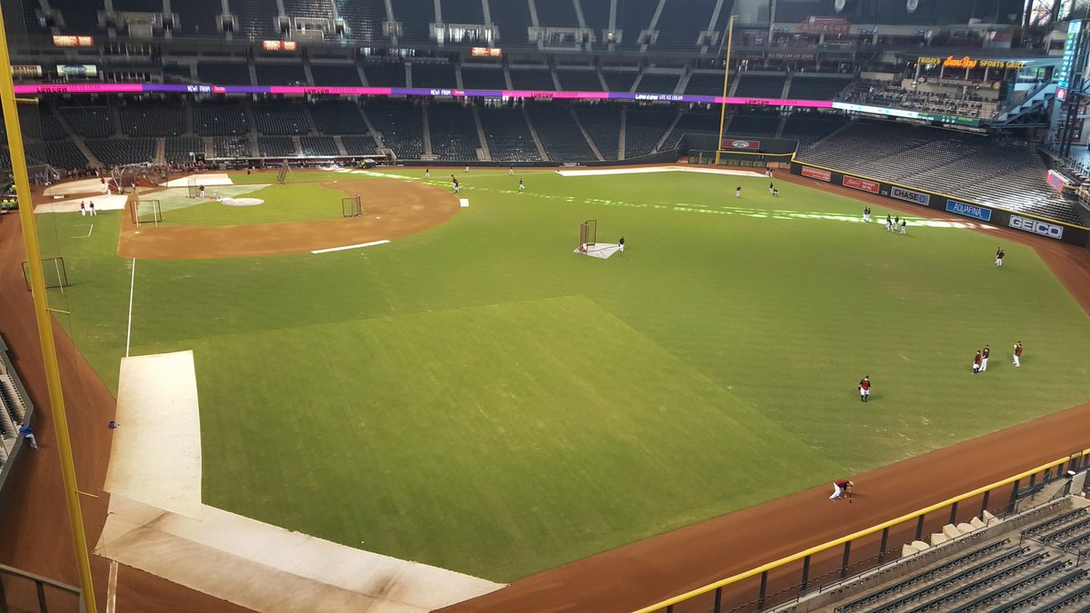 tomfilsinger's tweet photo. No fans here yet. At business networking event w/ @CSPlouffe  followed by @Dbacks @Cubs game. #TechMeOutPHX https://t.co/W01fKcoPIz