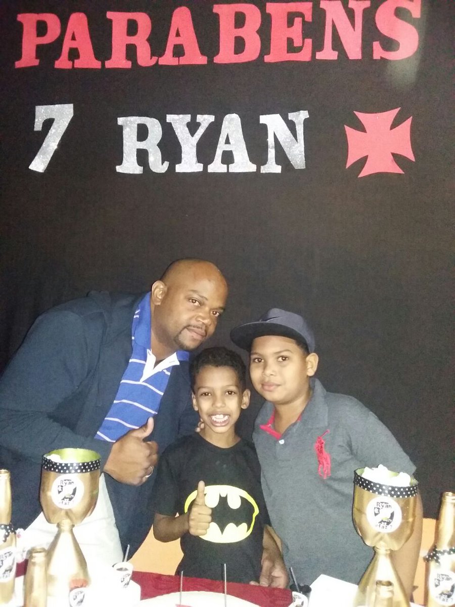 I'm at Grande Família Filial Casa Das Tias w/ <a href="/tue_nunes07/">welington nunes</a> <a href="/lawrenlayne/">LAWRENLAYNE #TIMBETA</a> <a href="/deborajuliarod2/">DEBORA JULIA RODRIGU</a> swarmapp.com/c/lVLpn9NPDKn