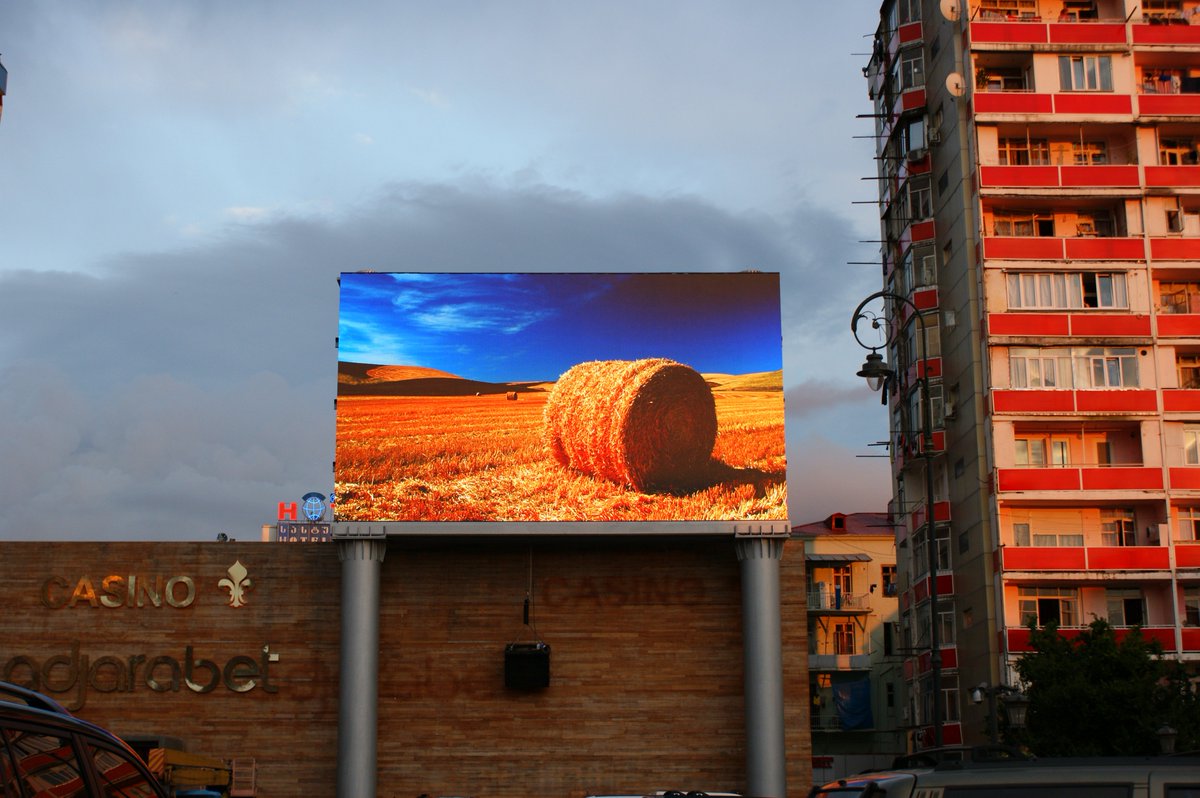 AmandaDeng2's tweet photo. @cool_col Hello Colin, we are a led manufacturer in China. I hope to contact u with the led display you need. Here are some projects pics.😄 https://t.co/n98vCuObQA